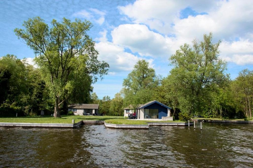 Bungalow Op Eiland Hotel Loosdrecht Exterior photo